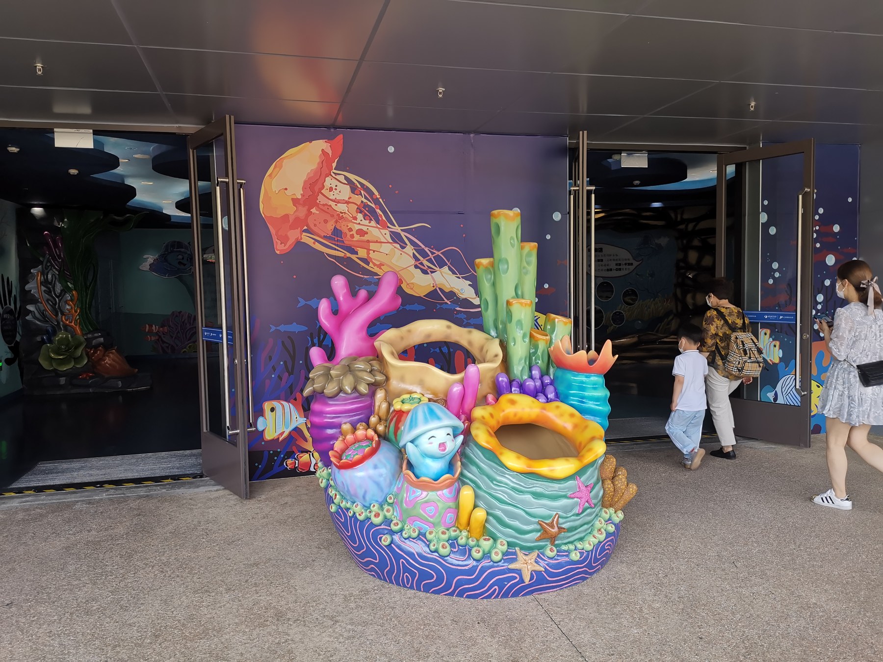 fiberglass sculpture project theme park FRP scenery aquarium decoration China supplier HUIHEWORLD